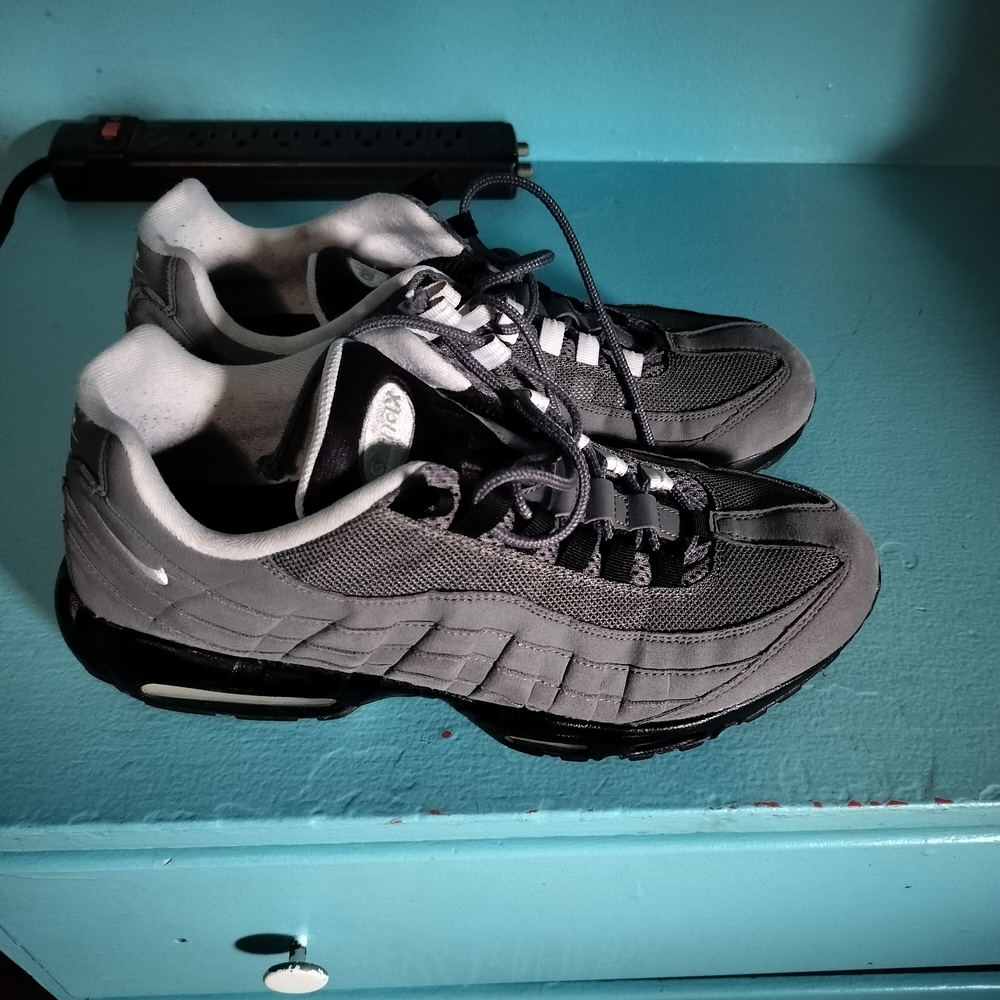 Nike Men's Gray and Black Sneakers